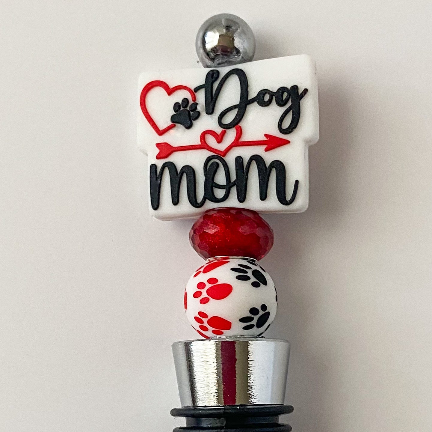 "Dog Mom" Beaded Wine Stopper | Handcrafted Paw Print Gift for Dog Lovers & Wine Enthusiasts