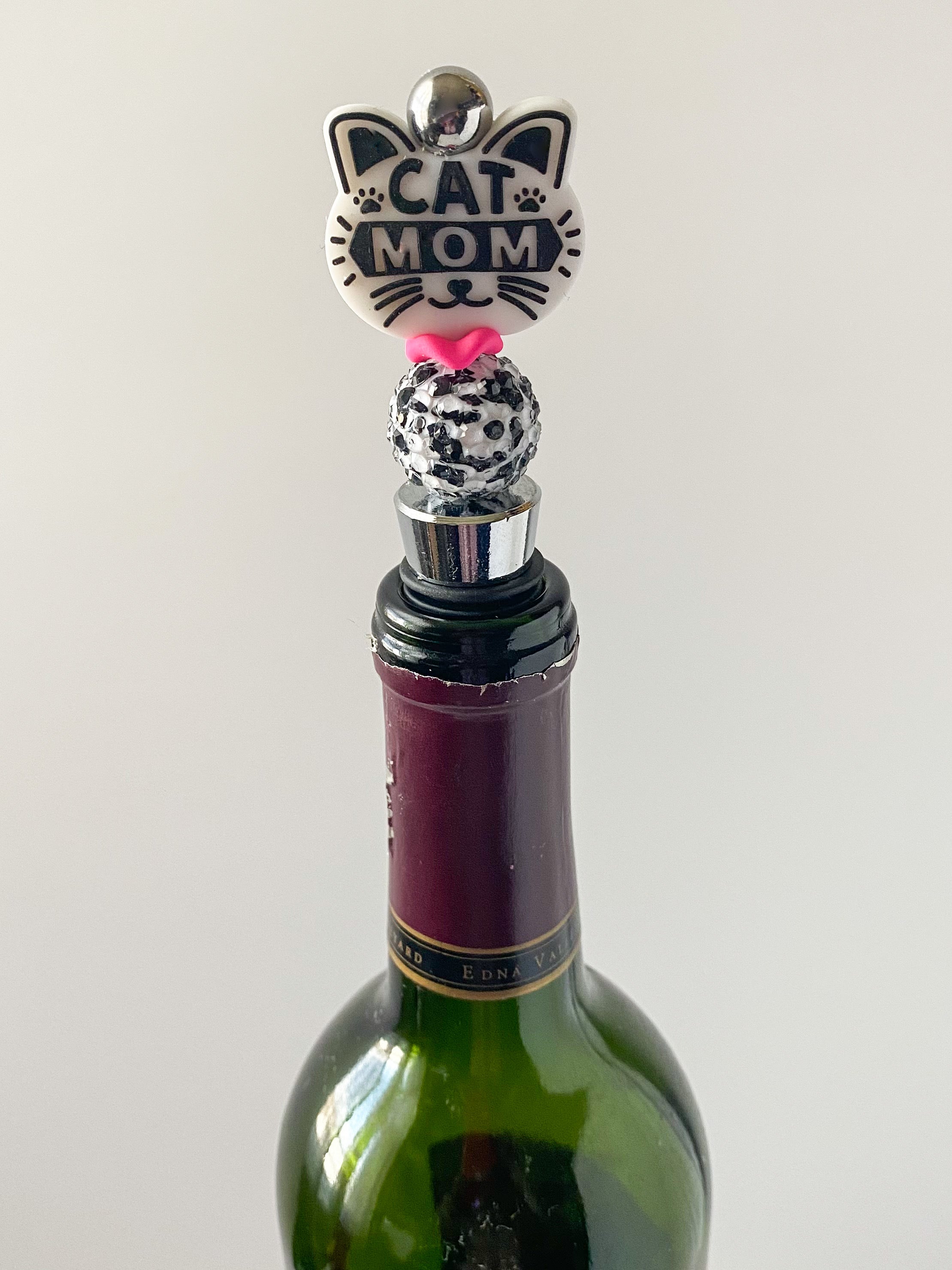 Cat Mom Beaded Wine Stopper | Handcrafted Rhinestone Gift for Cat Lovers & Wine Enthusiasts