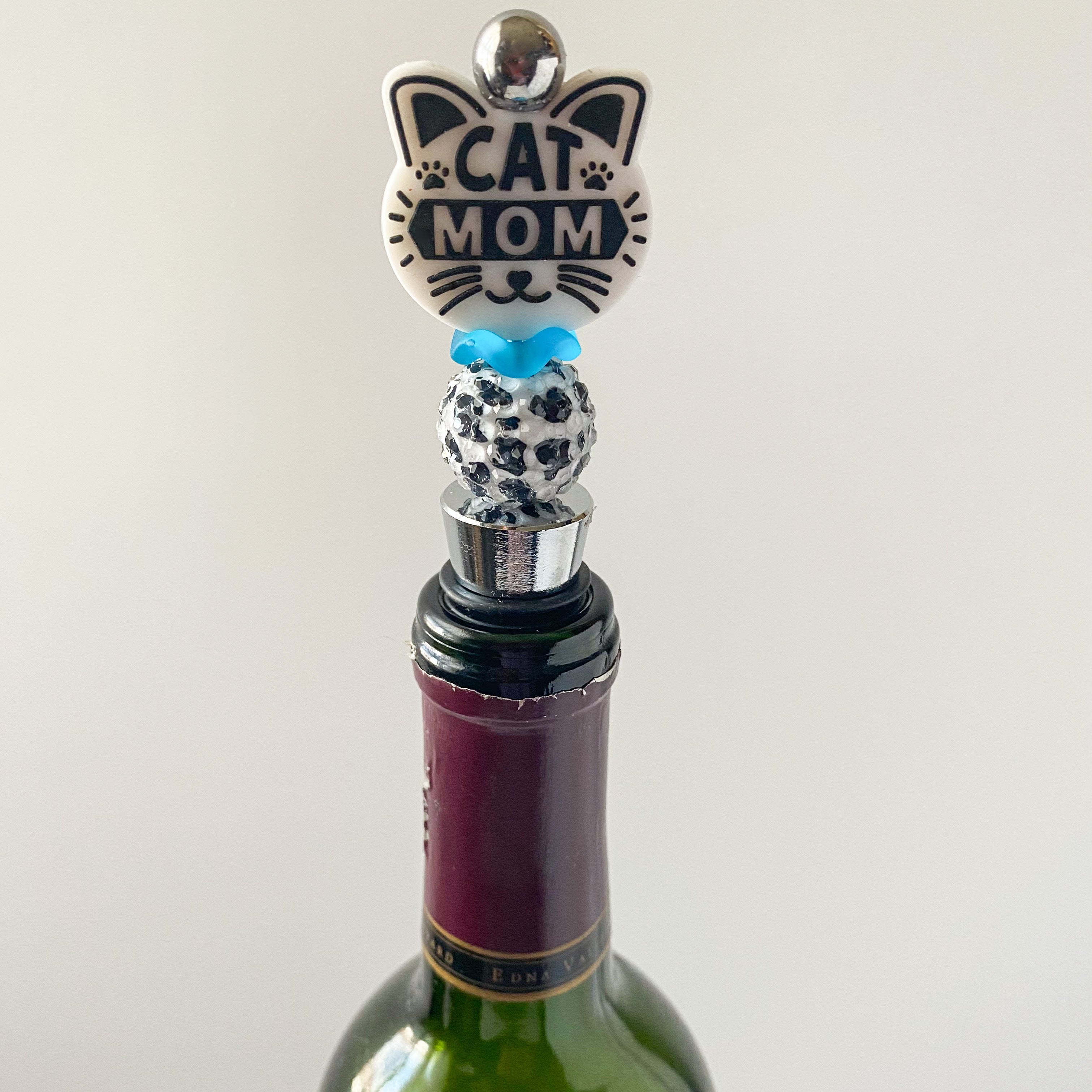 Cat Mom Beaded Wine Stopper | Handcrafted Rhinestone Gift for Cat Lovers & Wine Enthusiasts